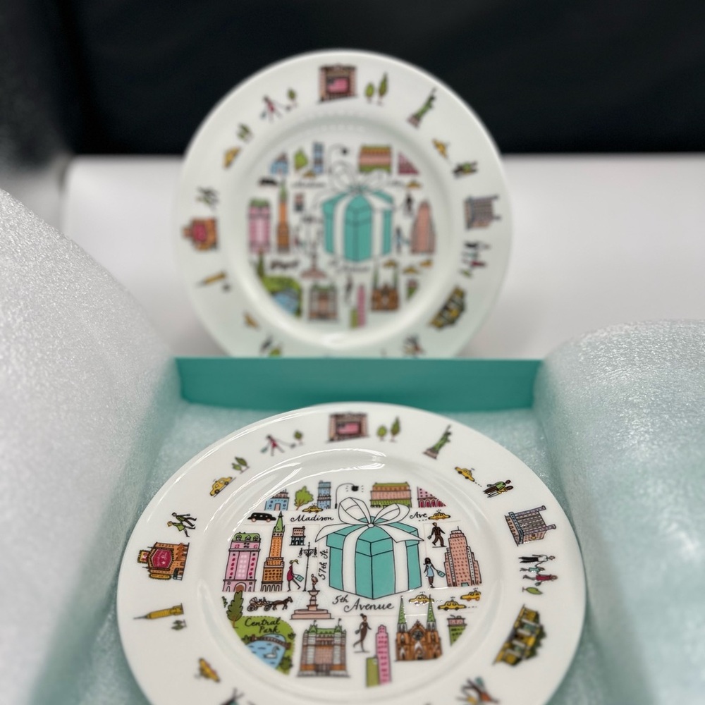 Tiffany & Co. Urban Design White Dinnerware Set - Picture 10 of 14